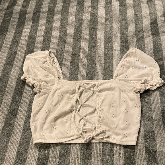 White cropped shirt - Picture 2 of 3